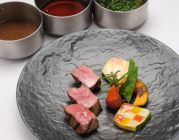 国産霜降り牛サーロインのグリエ 和風・洋風お好みのソースで