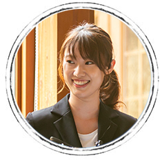 ウエディングプランナー・荒川結実さんの顔写真